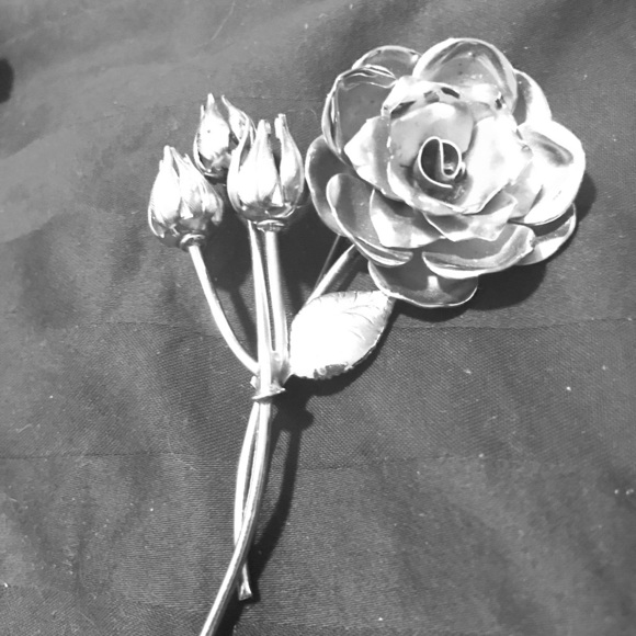 Vintage flower & leaf brooch pin
